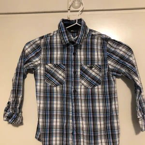 Barn skjorta storlek 104 - Barn storlek 104