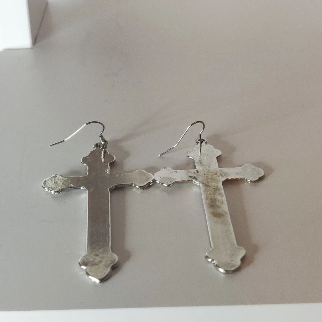 Örhängen i olika motiv och storlekar  - 91