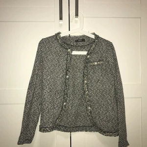 Kavaj  - Elegant snygg kavaj oanvänd strl xs men kan även passa S 💚