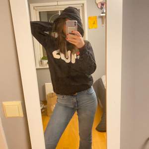 FILA hoodie köpt på Macy’s i USA! Jätteskön och går att styla på många olika sätt! Älskar den, men kommer inte till användning tyvärr:-( 