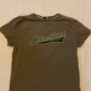 Vintage  - Säljer denna snygga vintage tröja i storlek L men sitter som en S-M!