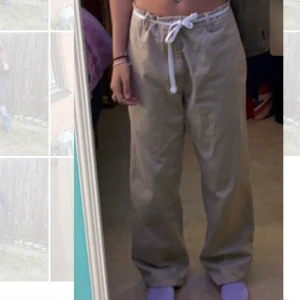 Beiga byxor  - Buda! Startbud: 150kr + frakt (63kr) 💕💕