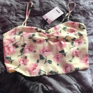 Ett helt nytt linne från bik bok - Ett helt nytt linne med prislapp på nytt pris 249kr mitt pris 75kr