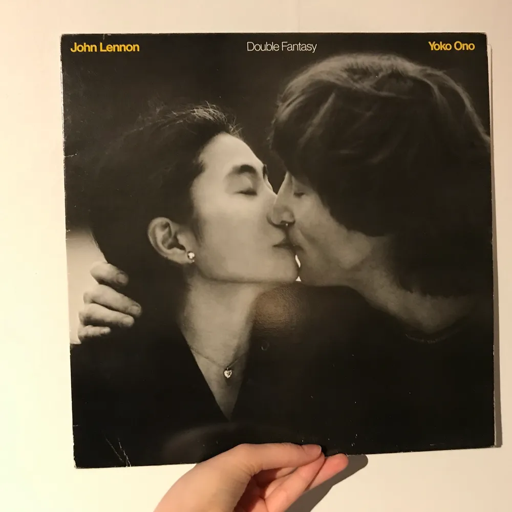 Double fantasy LP med John Lennon och Yoko Ono. Glömde helt bort att jag hade en exakt likadan hemma. . Övrigt.