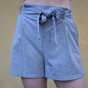 finaste sommarshortsen! - fina shorts från Pull&Bear!❣️storlek S men passar även en mindre M. extremt sköna och passar till mycket🥰