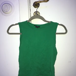 LINNE MONKI - Gullig topp från monki, använd 2 ggr💯