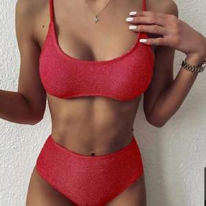 Super fin röd bikini set från Shein. Aldrig använt. Storlek S. Säljer pga fel storlek. 160 sek inkl frakt. 