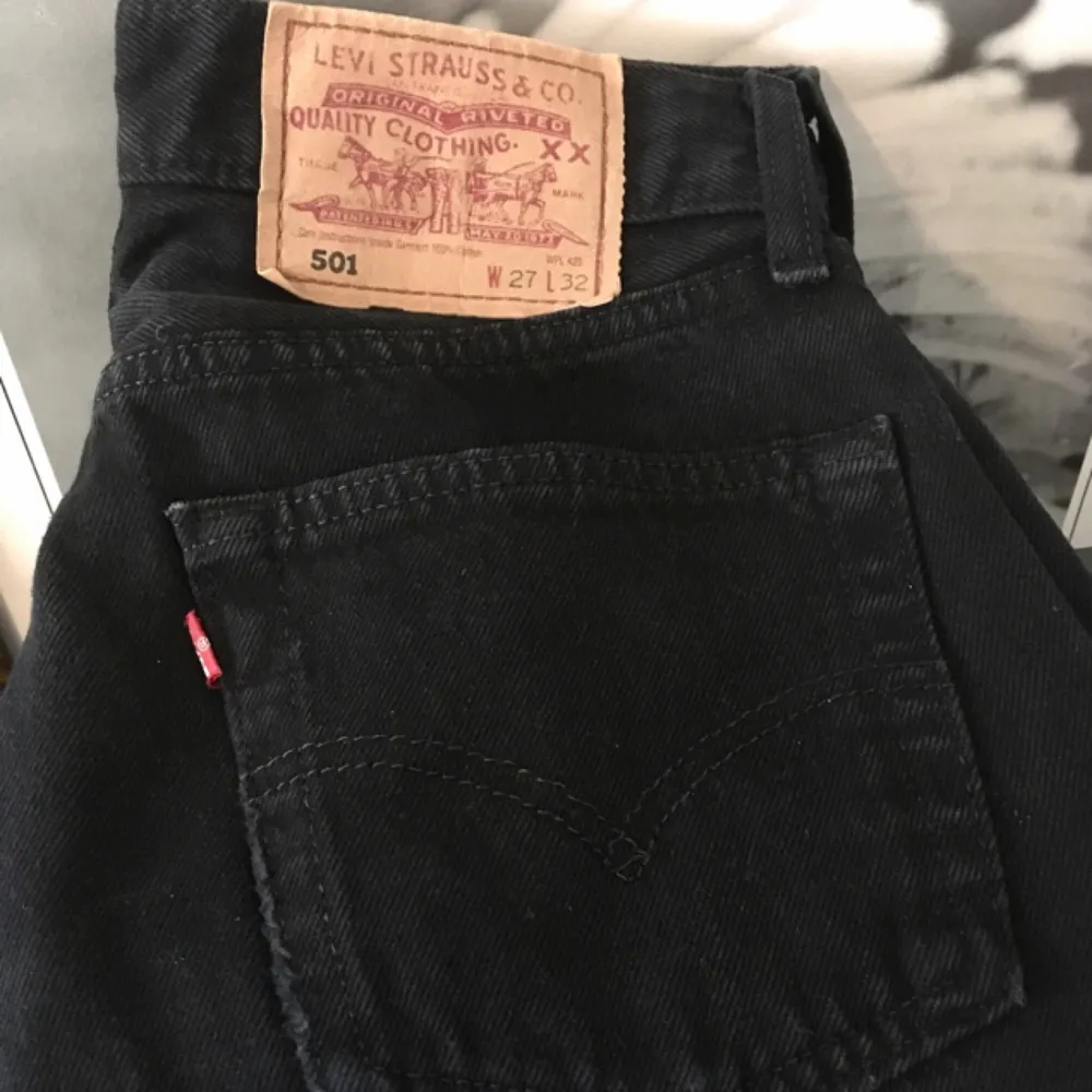 Svarta Levis 501 helt oanvända 100% bomull. Jeans & Byxor.