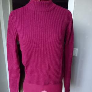 Violet polo shirt in short model