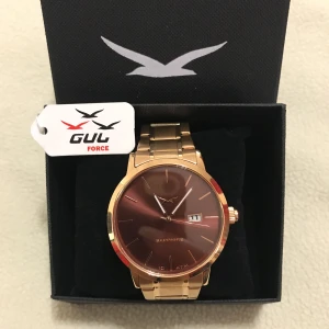  - NYTT!! Student Present Födelsedag en klockan med box  Säljer en GUL klockan av märket GUL. Klockor Nypris 1800kr  Accepterar avhämtning eller så skickas den med postnord eller schenker spårbar frakt.