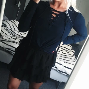  - Fin mörkblå tröja (ribbad) från Bikbok strl S, inte mycket använd. 60kr + frakt 🌸