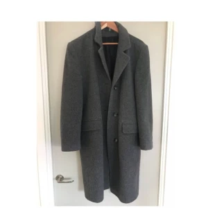  - Kappa i nyskick. Så fin men kommer aldrig till användning. Kan skickas, köparen står för frakten. 