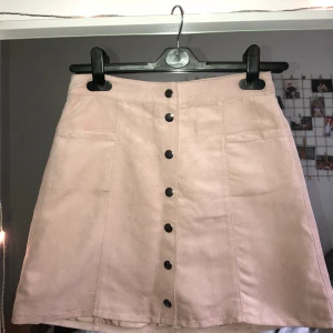  - Jättesnygg kjol från H&M i färgen dusty pink💓 helt oanvänd kan mötas upp eller frakta (då står köparen för frakt)