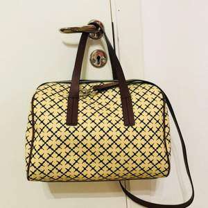 Stylish bag from By Malene Birger. The bag is made in their iconic Arabic pattern. the bag used a few times !! It's great in the condition.  H:23 cm W:31 cm D19: cm  I have swish, and have more pictures if u need.