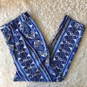  - Snygga byxor från Gina Tricot med storlek 38. Passar S/M. frakt 39kr men möts gärna upp också💙