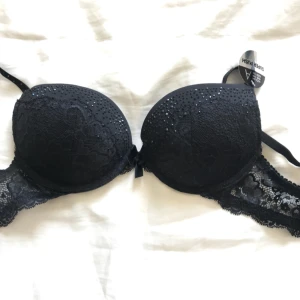  - Helt oanvänd med prislapp kvar  Storlek: 75A  Nypris: 149kr