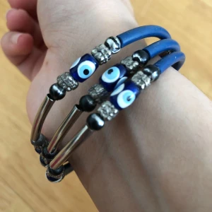  - Supersnyggt armband, Hämtas i Skogås/T-Centralen. Fraktas mot kostnad.