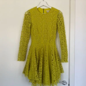  - Gul spetsdröm. Ombloggad 2015. Aldrig använd. 