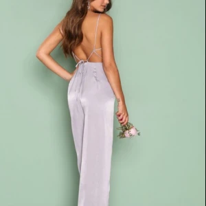  - SÖKER!!!!!! Söker denna jumpsuit från Nelly. Jag ÄLSKAR dig om du har denna och vill sälja den till mig<3 