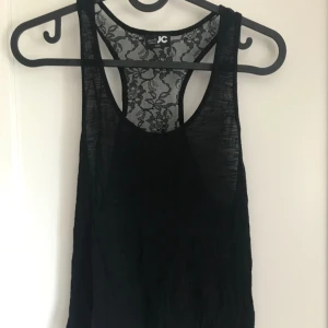  - Linne med spetsrygg från JC, står XXS men jag tycker den funkar utmärkt på mig som har S