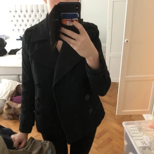  - Säljes pga för mycket kappor hemma. Använd ett antal gånger därav priset. Nypris 2000kr. Köparen betalar frakt/alt möts upp. :)