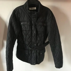  - Quiltad jacka från Only, hel ren och i fint skick, 100kr inklusive frakt 