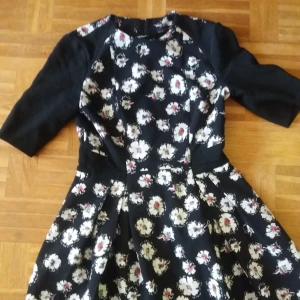  - Figursydd klänning från Zara. Frakt: 79kr.