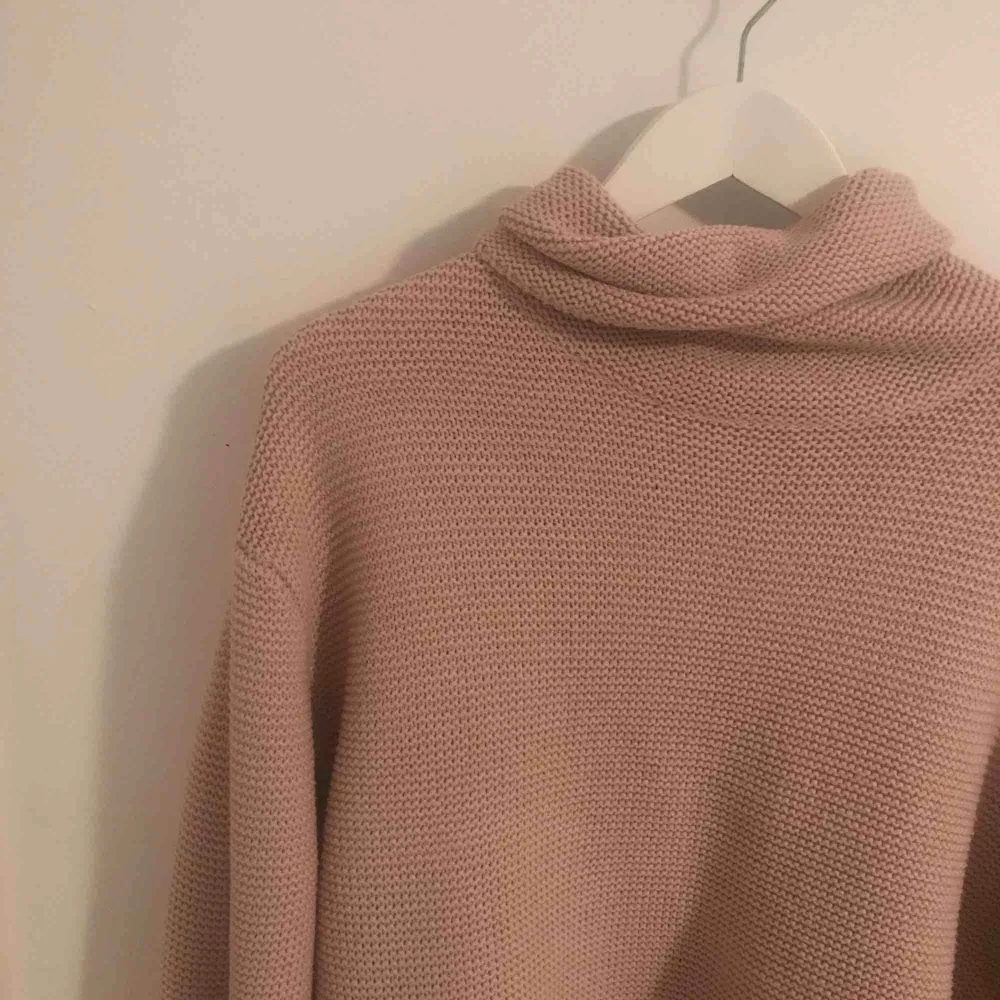 #Nude Pink sweater i storlek M 🌸. Stickat.