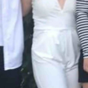  - En fin ”klänning”  Från DM köpt för 800kr Använd en gång —denna bild  