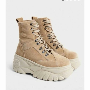  - Chunky boots/kängor! Supersköna & nyimpregnerade💫 Använda max 3 ggr, & säljer pga fel storlek.