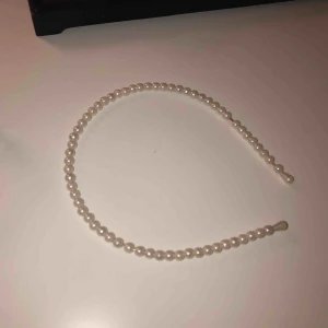  - Sjukt fint pärldiadem