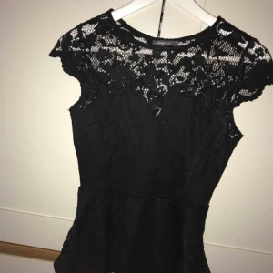  - Svart spets topp Frakt tillkommer💫
