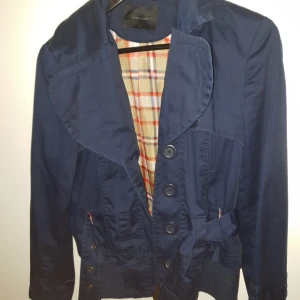  - Fin jacka från VERO MODA ....... sparsamt använd  Köparen står för frakten 