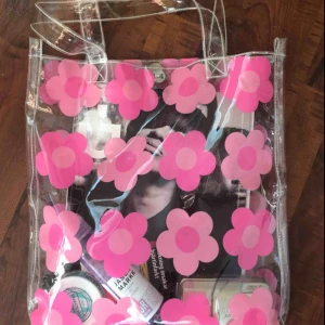  - PVC Transparent Totebag med blommor! Bra skick. 