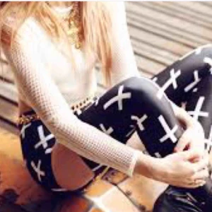  - Snygga garterpants med upponervända kors, tunt luftigt tyg. Möts upp i stockholm eller falun annars betalar köpare frakt (: