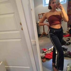  - Blåa mjukisbyxor från Nike! Egentligen storlek XL men jag skulle absolut säga mellan s-m