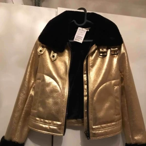  - Jag säljer den eftersom jag inte har använt och lapp sitter kvar. Köparen står för frakt:)) 