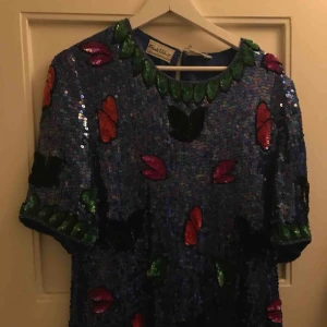  - Second hand tröja. Sparsamt använd.