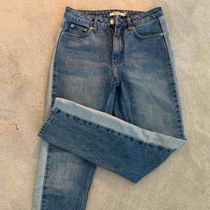 Supersnygga ”raka” jeans från NA-KD, storlek 34 men passar 36! 