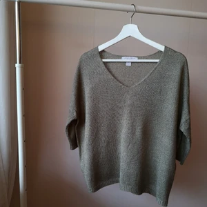  - Fin stickad tröja, 3/4 ärmar. 