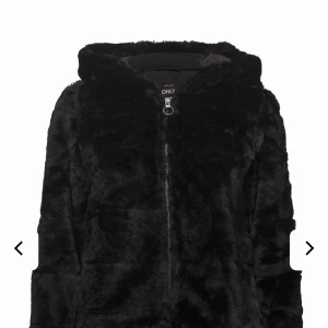  - Säljer min superfina, knappt använda, pälsjacka i storlek Xs. Köpt från butiken Nicole! Snabbköp; billigare pris 