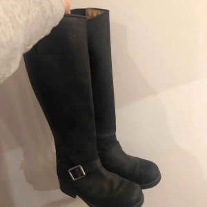  - Säljer ett par Urban Project vinter stövlar i storlek 38. Som säljs i butik för 1200 och uppåt, men väljer att sälja dom för 700kr. Bor du inte i Linköping kan frakt tillkomma Pris kan diskuteras 