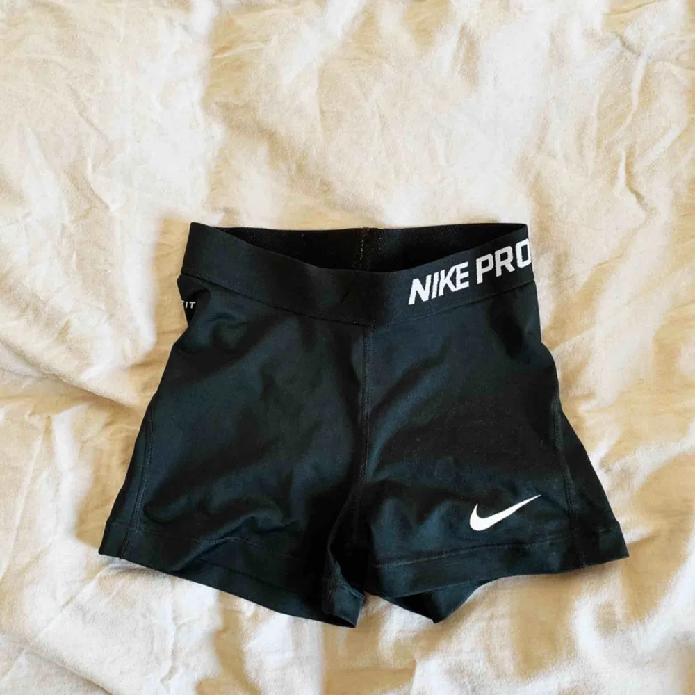 Träningsshorts från Nike (endast provade)   Frakt tillkommer 18kr 🌻. Shorts.