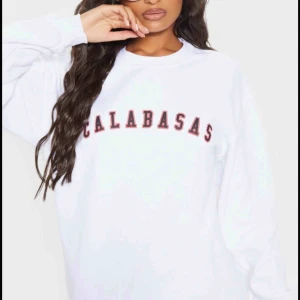  - Vit sweatshirt i storlek S Lite oversize  