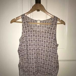  - Fint linne med mönster! Aldrig använd och sitter inte tight👍