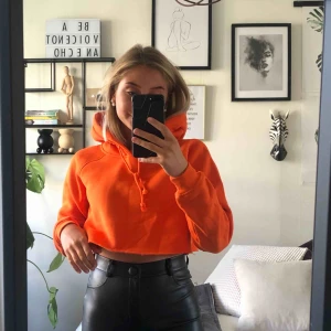  - Organet avklippt hoodie från bikbok. Frakt tillkommer! 