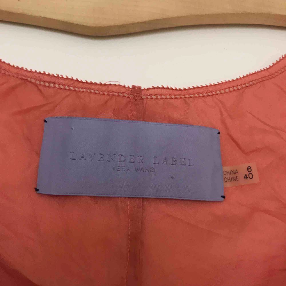 Skirt vintage Vera Wanglinne, korallrosa i 100% silk.. Toppar.