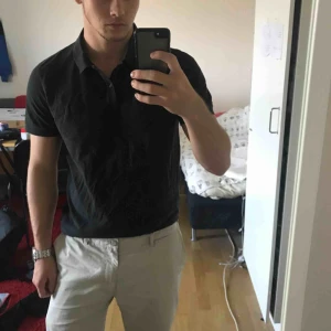  - Snygg pikétröja i superbra skick från Selected/Homme, använd ett par gånger