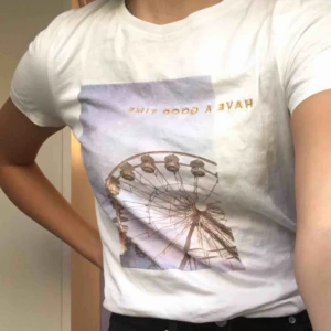  - Tröja köpt från vero Moda för 199kr! Köpte den i sommras använd 1 gång! Möts upp i Karlskrona eller fraktar jag 50kr + frakt 