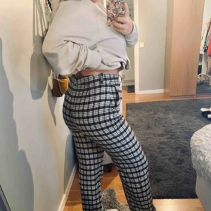  - Rutiga ”kostymbyxor” 